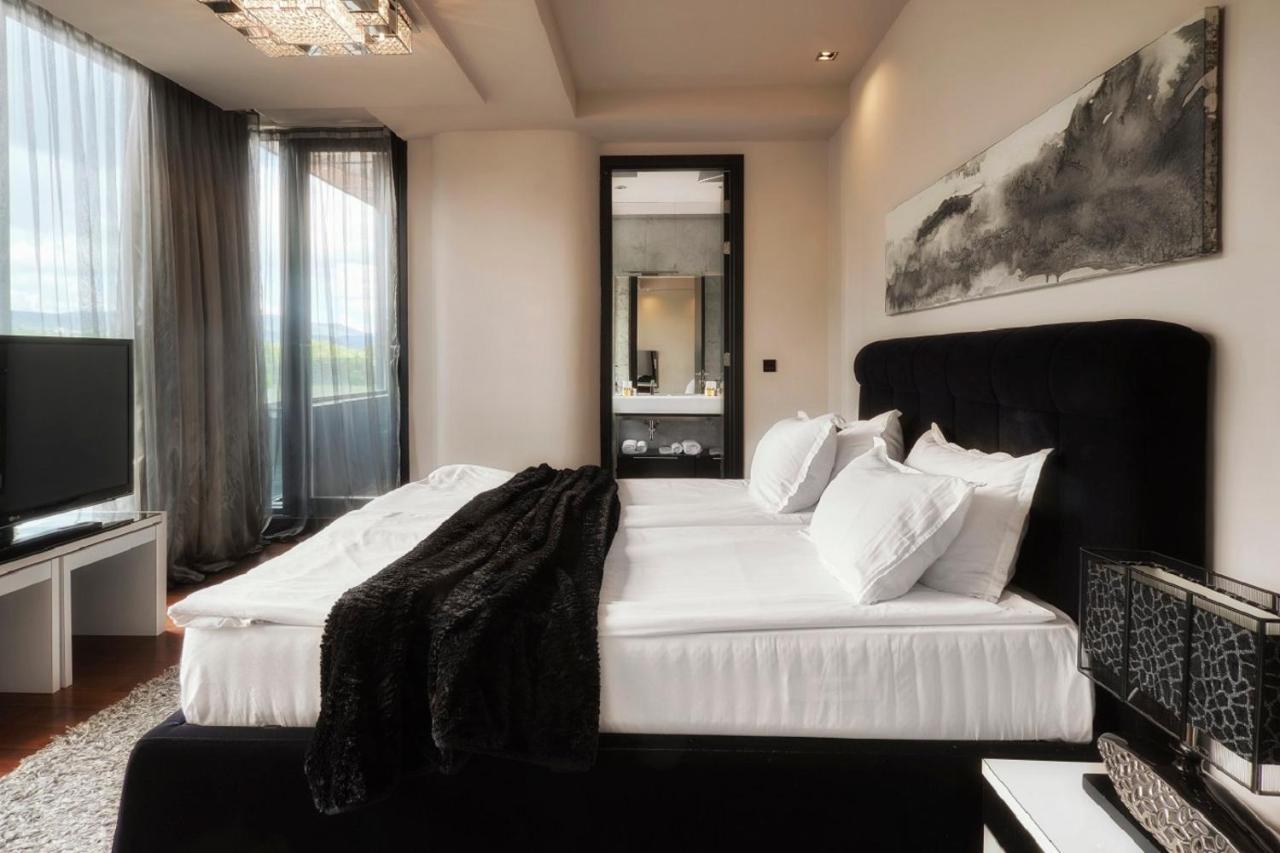 Hotel Emirates Sofia Bagian luar foto