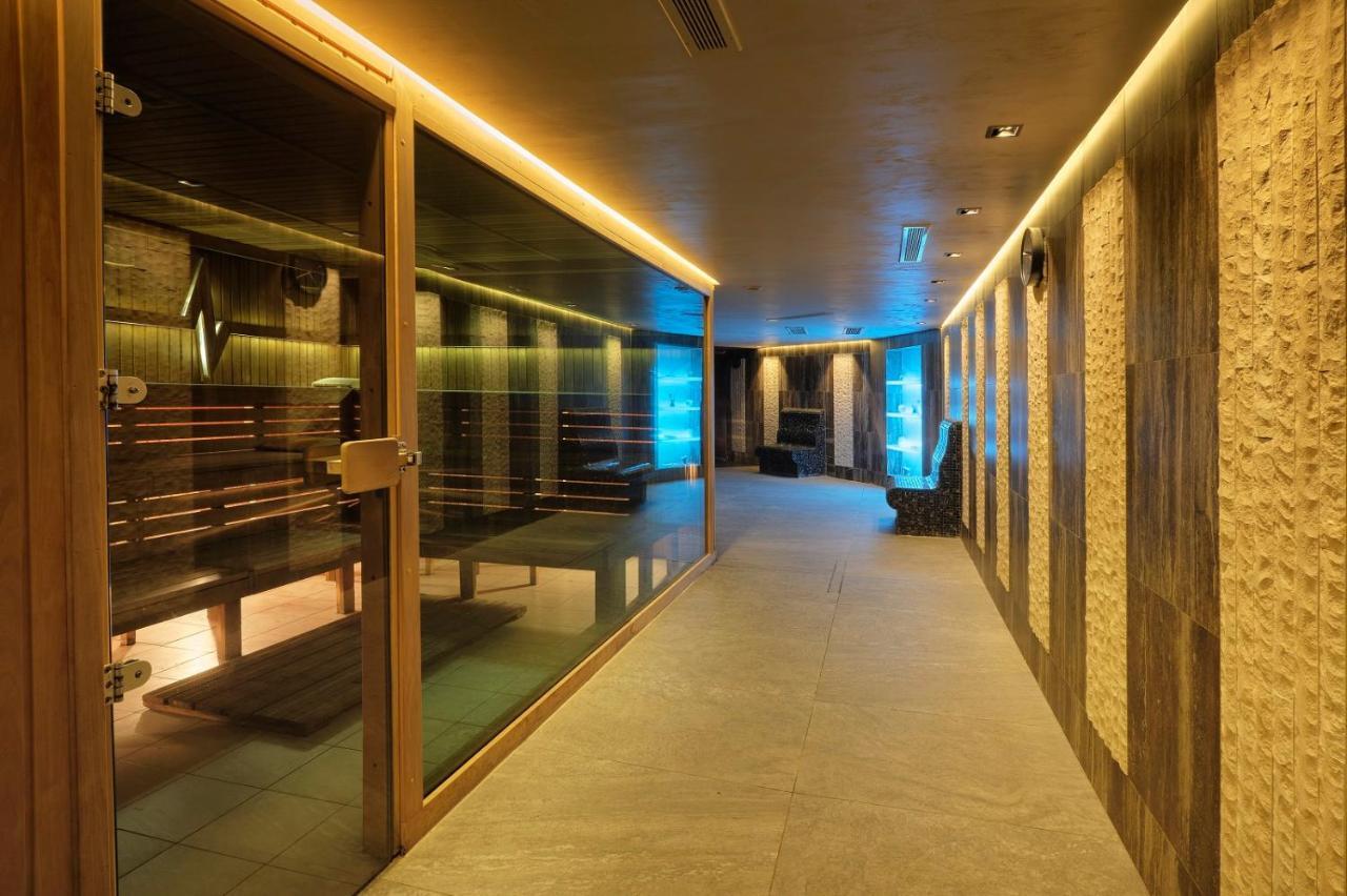 Hotel Emirates Sofia Bagian luar foto